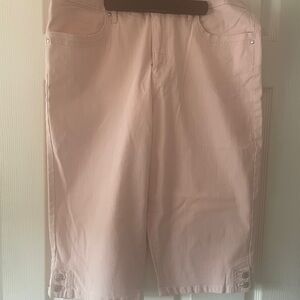 Gloria Vanderbilt Pink Capris